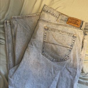 Light Wash Men’s Levi Straight Jeans